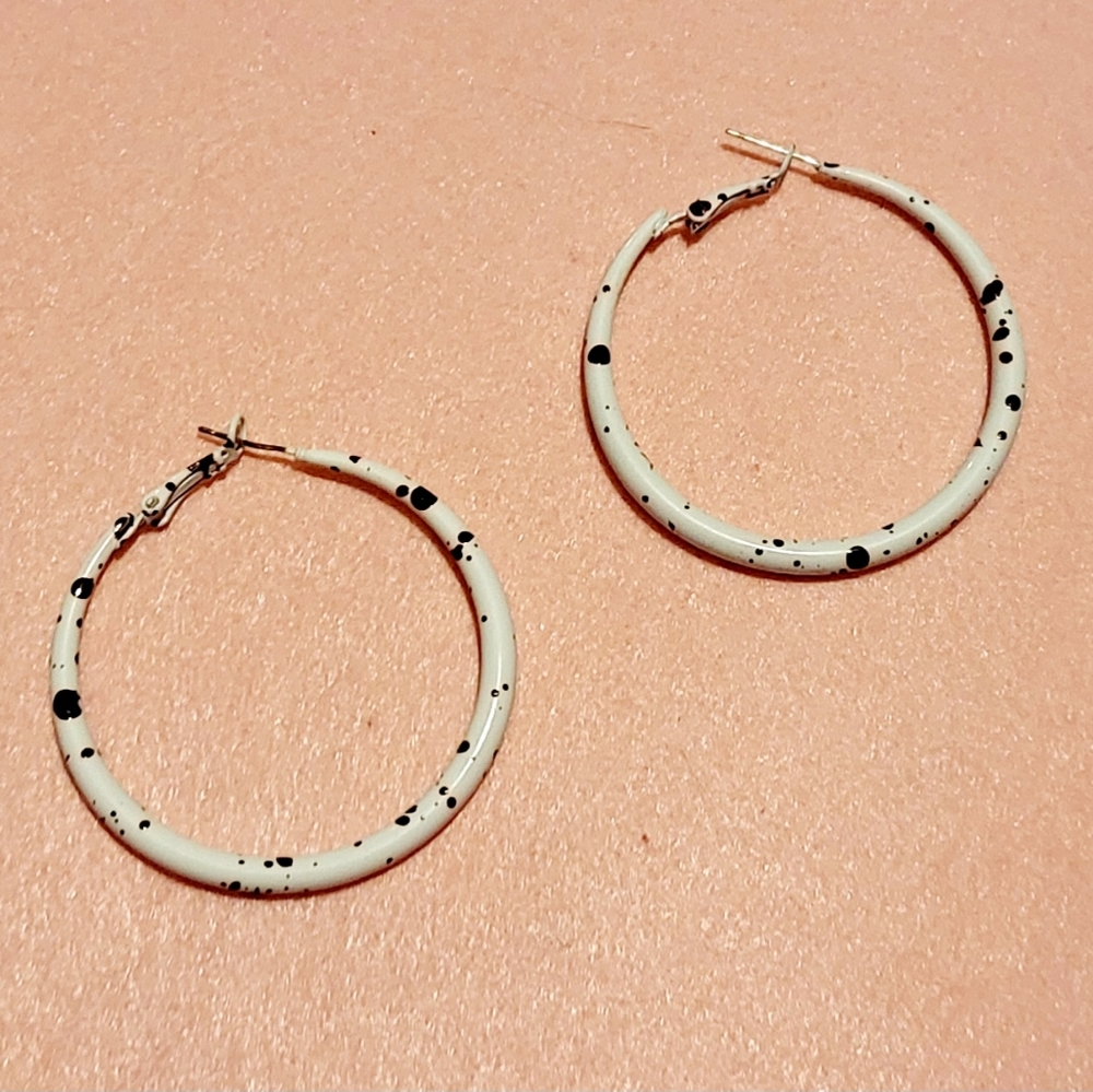 White Earrings With Black Specks, Stylishly Splattered Design.